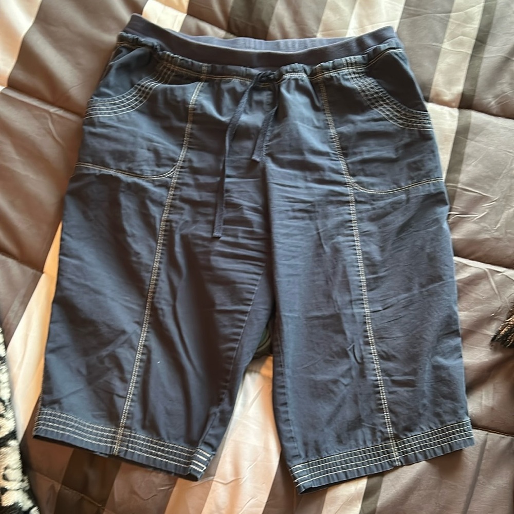 Women’s blue cotton Capri